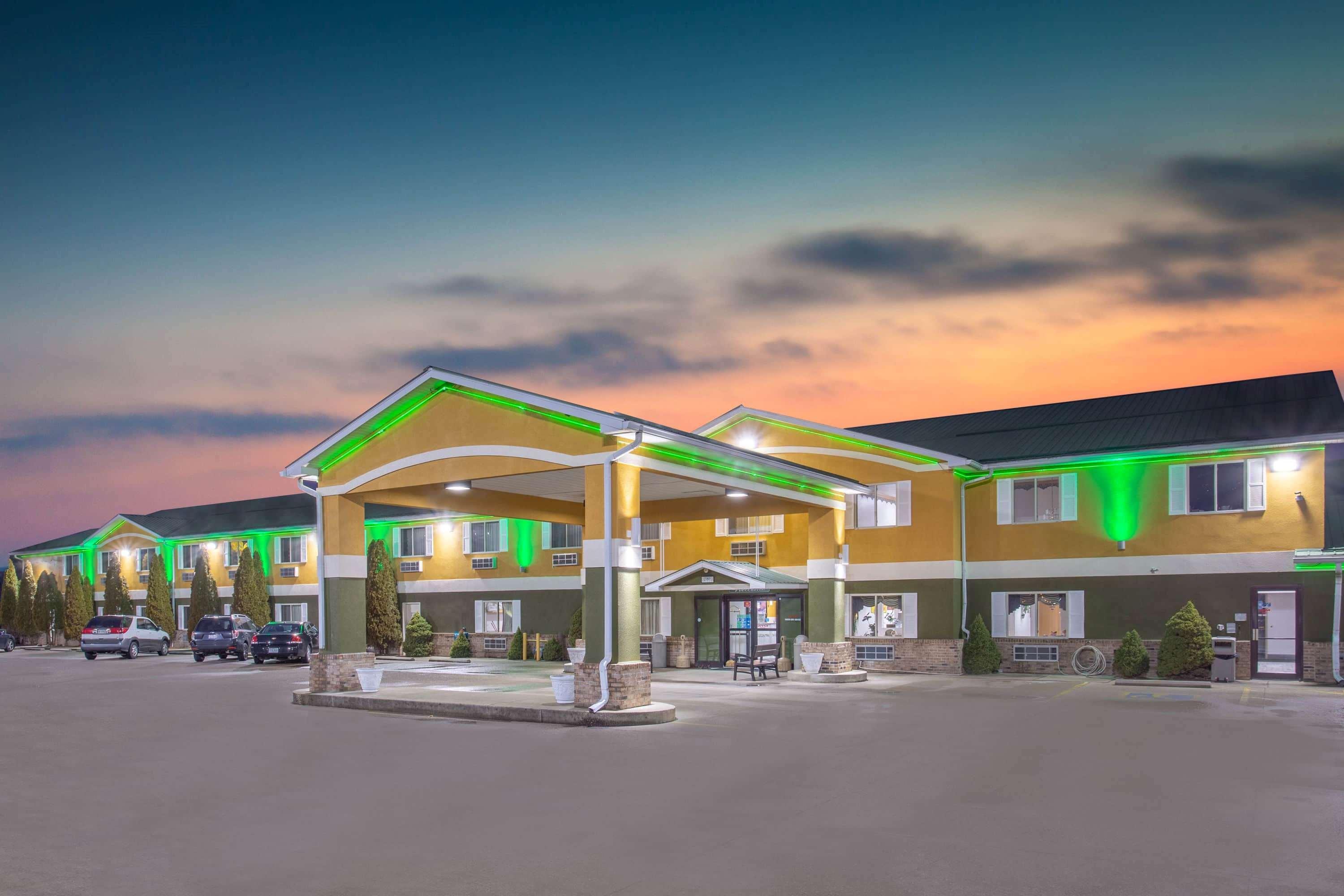 Super 8 By Wyndham Hotel 2*